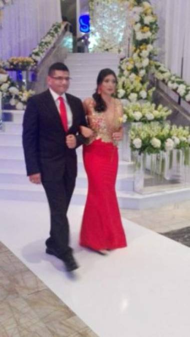 Macris School: Los hermosos vestidos y elegantes caballeros en la Prom 2018