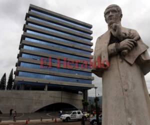 Este lunes trascendió los nombres de los cuatro candidatos que cumplen los requisitos para asumir la rectoría de la UNAH. Ellos son Francisco Herrera, Marco Tulio Medina, Belinda Flores, Armando Euceda. Entre estos cuatro personajes está el futuro rector o rectora universitaria. (Foto: Johny Magallanes/ El Heraldo Honduras, Noticias de Honduras)