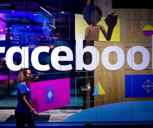 La fuga de información se dio a través de una función en la que Facebook permitía buscar a sus usuarios por medio de su número telefónico. Dicha función fue retirada en abril de 2018. Fotos: Agencia AP.