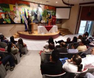 El embajador Albero compartió varias reflexiones sobre El Quijote en la conferencia “Cervantes y el territorio de la Mancha”, con la que se dio por inaugurada la Semana del Idioma.