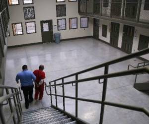Al menos tres internos del centro de detención para inmigrantes de Adelanto han muerto bajo custodia de ICE en menos de tres meses. Desde el 2011, los fallecidos ascienden a seis. Foto: Agencia AFP.