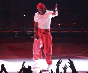Kendrick Lamar arrasó y se llevó varios premios entre ellos Video del Año por Humble.