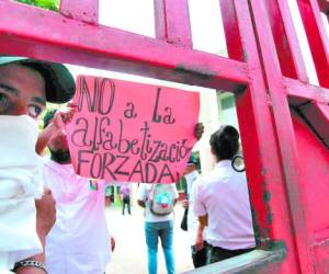 Durante esta semana, varios colegios de Tegucigalpa y San Pedro Sula fueron tomados por estudiantes que se niegan a seguir participando en el programa de alfabetización.