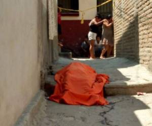El cadáver del señor Ramiro Martínez quedó tendido en uno de los callejones de la colonia El Progreso de Comayagüela.