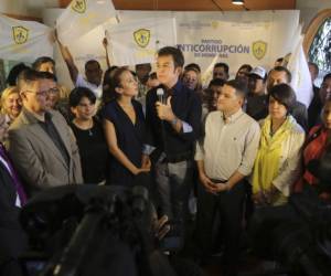 Partido AnticorrupciÃ³n en asamblea con su presidente Salvador Nasralla