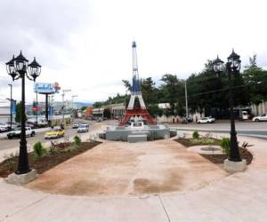 La réplica a escala de la Torre Eiffel fortalece los lazos de amistad entre Francia y Honduras.