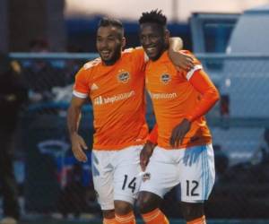 Romell Quioto celebra una anotación de su equipo el Houston Dynamo de la MLS.