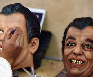 Un total de 5,000 máscaras del Divo de Juárez, Juan Gabriel serán elaboradas y distribuídas por la empresa Morphix Group, las cuales serán vendidas en los Estados Unidos, fotos: AFP/El Heraldo.