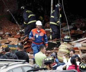 'En este momento, se registran cuatro personas sin signos vitales', dijo a la AFP una fuente de los bomberos de la capital colombiana. FOTO: AFP