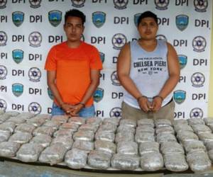 Ambos hombres fueron puestos a la orden de las autoridades acusados por tráfico de drogas.