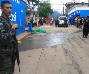 El cuerpo del dueño del 'carwash' quedó tendido en una acera.