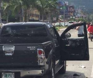 En la escena quedaron decenas de casquillos de armas de fuego y el vehículo pasconeado (Foto: El Heraldo Honduras/ Noticias de Honduras)