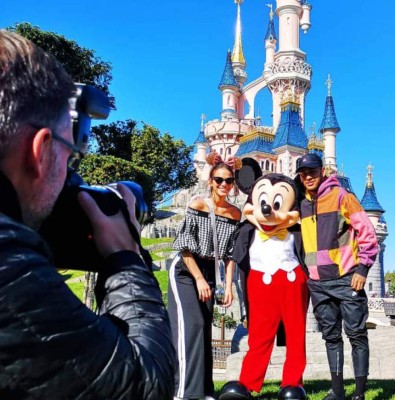Neymar y Bruna Marquezine visitan Disneyland París