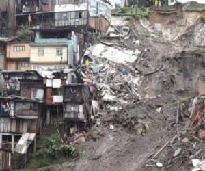 Las quebradas Minitas y San Juan también se salieron de sus cauces y centenares de vías públicas están inundadas.