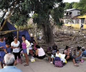 ientos de hondureños viven una verdadera pesadilla en los albergues habilitados por el Estado debido a que perdieron sus viviendas.