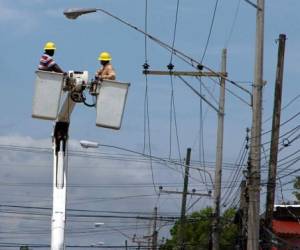 Las autoridades de la Empresa Energía Honduras (Eeh) anunciaron las interrupciones en el servicio de energía eléctrica en varios sectores del país, debido a trabajos de mantenimiento general. /Fotos El Heraldo Honduras/