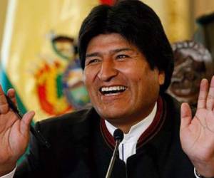 Evo Morales se desmarcó por un momento de los cuestionamientos en los que está envuelto junto a su detenida expareja, y bromeó el jueves con el resultado del referendo.