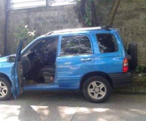 En este vehículo fue hallado por vecinos el cuerpo de la doctora cuando transitaba cerca de la colonia Moderna de San Pedro Sula.
