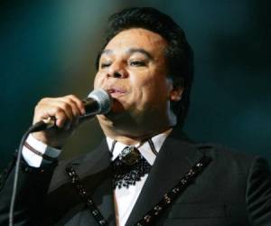 Juan Gabriel murió el domingo debido a un paro cardíaco.