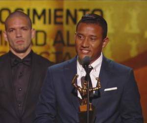 El futbolista hondureño Luis Garrido recibió el premio 'Muhammad Ali' de la cadena Univisión (Foto: Redes / Deportes El Heraldo / Noticias de Honduras / El Heraldo Honduras)