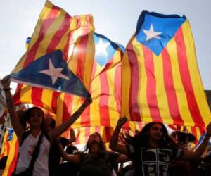 El presidente del gobierno regional catalán Carles Puigdemont pronunciará un discurso este miércoles a las 21H00 (19H00 GMT), en un momento en que se espera una proclamación de independencia y tras ser acusado de 'deslealtad' por el rey.