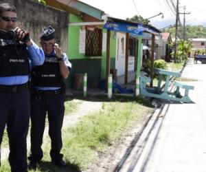 El cuerpo de Wilder Arony Gonzáles quedó tendido frente a la barbería, ubicada en la colonia Pizzati de La Ceiba, en el litoral atlántico de Honduras.