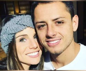 El delantero mexicano Javier 'El Chicharito' Hernández junto a su exnovia Camila Sodi.