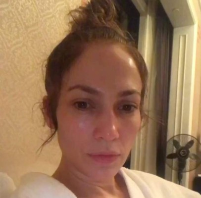 Jennifer López arrasa en Instagram con infartante vestido que no deja mucho a la imaginación