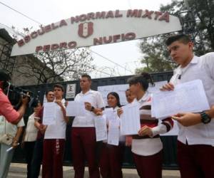 Tomas y protestas se suscitaron a lo largo de toda esta semana en centros como la Escuela Normal Mixta Pedro Nufio, donde los estudiantes rechazaron el programa de alfabetización.