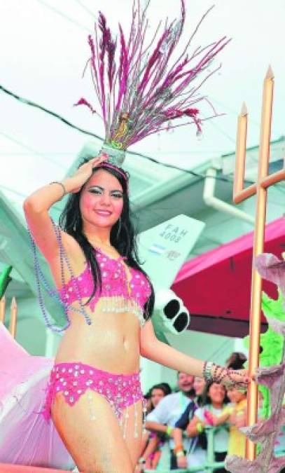 La Ceiba vive su propia fiesta en el Gran Carnaval de Amor y Amistad