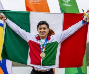 Alexis Lopez of Mexico winner of the gold medal in canoeing modality, Individual Par Cortos Lightweight Male, competition held in Lake Calima de Cali, at the 23rd Central American and Caribbean Games in Barranquilla, Colombia on July 22nd, 2018.(Photo credit should read 'Antonio Ocampo/Barranquilla2018/AFP-Services')