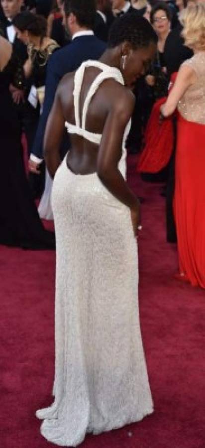 Roban vestido de perlas de Lupita Nyong' o