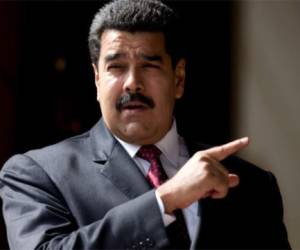 El presidente Maduro aumentó también de 13.275 a 18.585 bolívares el bono de alimentación. Así, un trabajador venezolano recibirá un ingreso mensual total de 33.636 bolívares o unos 112 dólares a precio del mercado negro.