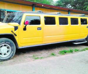 La limusina Hummer, cuyo chasis ha sido alargado, es capaz de acelerar de 0 a 100 km/h en 10 segundos y tiene una velocidad máxima de 160 km/h. El motor tiene una cilindrada de 5,760 cc y 316 caballos de potencia.