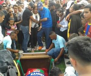 Arnold Peralta fue sepultado este sábado en La Ceiba.