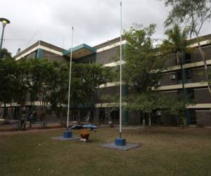 Ya se ha comenzado con el pintado de varios de los edificios y talleres del centro de capacitación en la capital. Foto: Efrain Salgado/EL HERALDO.