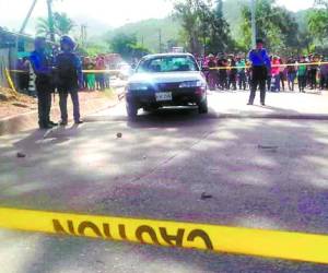 Dos mujeres y el conductor del taxi fueron acribillados en Danlí, El Paraíso. Fotos: Estalin Irías/EL HERALDO