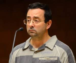 Un tribunal federal de Michigan dijo que Larry Nassar, de 53 años, médico de la asociación USA Gymanstics entre 1996 y 2015, enfrenta un máximo de 20 años de prisión