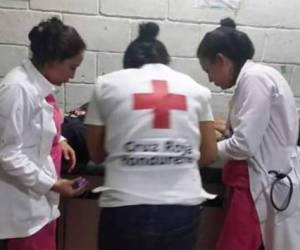 Daniel Escalante Araujo fue auxiliado por personal de la Cruz Roja y enviado al hospital regional de Santa Rosa de Copán.