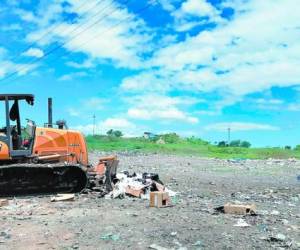 En el relleno sanitario de Choluteca se ha rehabilitado el trabajo en las trincheras con una maquinaria pequeña.