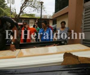 Familiares reclamaron el cadáver de Darvis Javier Gonzáles para darle cristiana sepultura. Foto Estalin Irias/ EL HERALDO