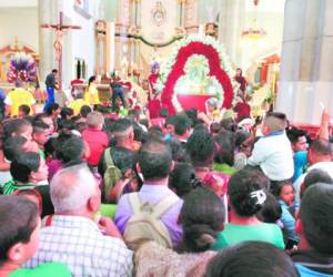 Todos los años, miles de feligreses visitan a la patrona de Honduras con ocasión de su día.