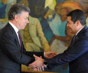 Santos y Hernández firmaron este miércoles un memorándum de entendimiento para 'una mayor cooperación en materia de defensa, en particular en la industria naval