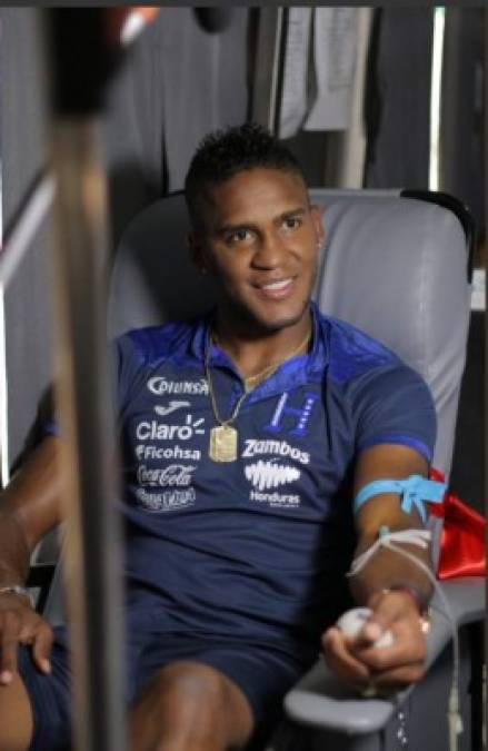 Futbolistas de la Selección de Honduras se unen a campaña de donación de sangre con la Cruz Roja