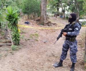 Comisionado César Baldemar Flores Murillo explicó a los periodistas que una patrulla policial fue atacada por los presuntos pandilleros.