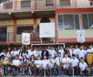 Los chicos de la banda del Instituto Privado Santa Mónica se sienten listos para representar a su colegio en los desfiles patrios.