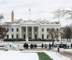 El Servicio Secreto de Estados Unidos detuvo este martes a un hombre por cargar un paquete y hacer 'comentarios sospechosos' cerca de la Casa Blanca.