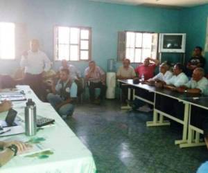 En la reunión se acordó que a partir de ahora será la Junta directiva de Aguas de Teupasenti que manejará el proyecto del vital líquido.