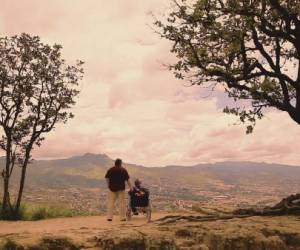 'Santitos'. El corto de Ángel Maldonado fue el ganador del premio principal del festival. Es protagonizado por Jorge Osorto y Eduardo Bähr.