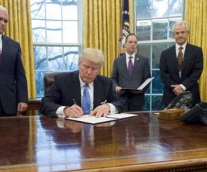 Donald Trump firmará hoy su orden ejecutiva para comenzar la construcción del muro que separe Estados Unidos de México (AFP).